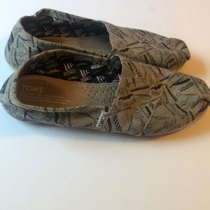 Toms barber, hairsylist shoe